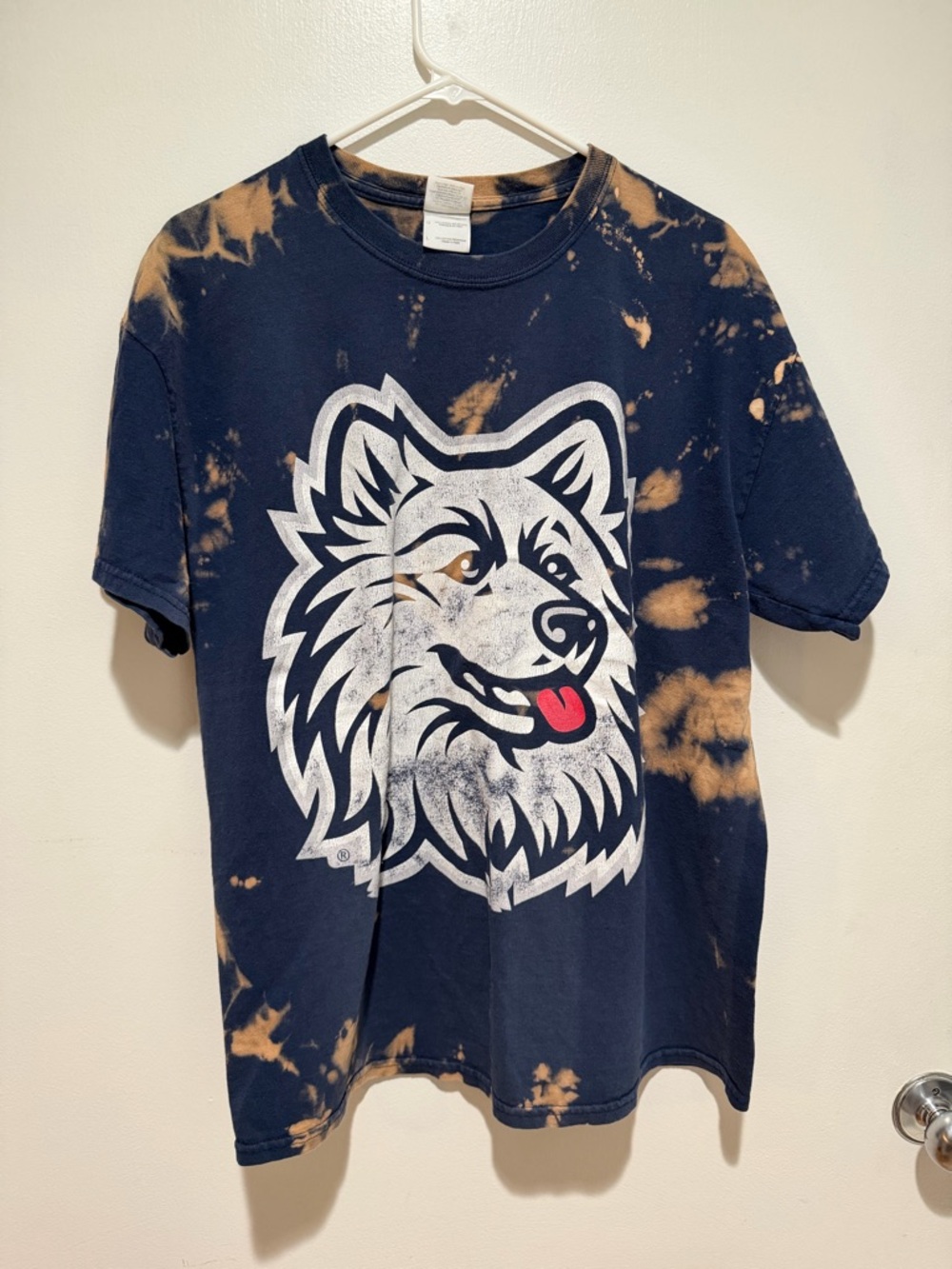 Vintage UConn husky’s Johnathan the dye shirt